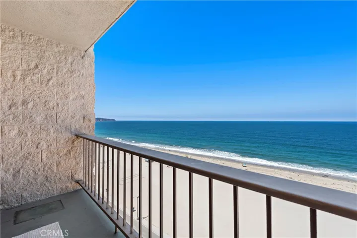 727 Esplanade Unit 307, Redondo Beach, California 90277