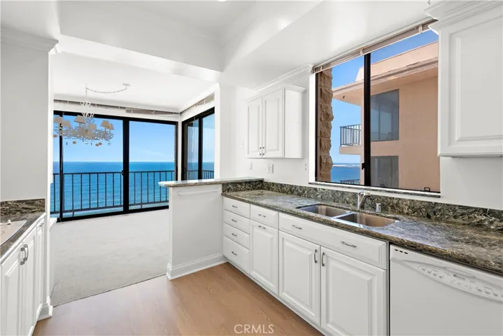 727 Esplanade Unit 307, Redondo Beach, California 90277