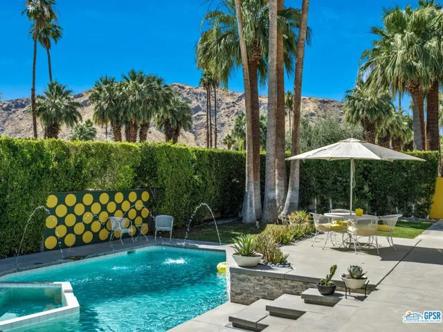 1594 E Sierra Way, Palm Springs, California 92264