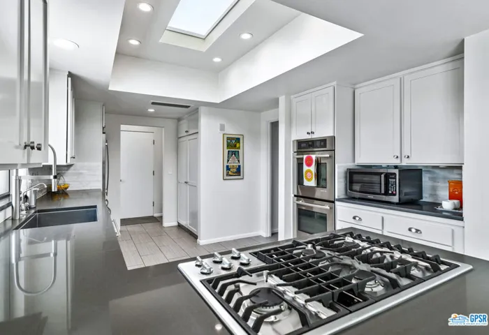 1594 E Sierra Way, Palm Springs, California 92264