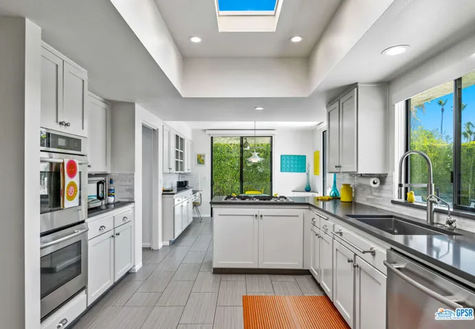 1594 E Sierra Way, Palm Springs, California 92264