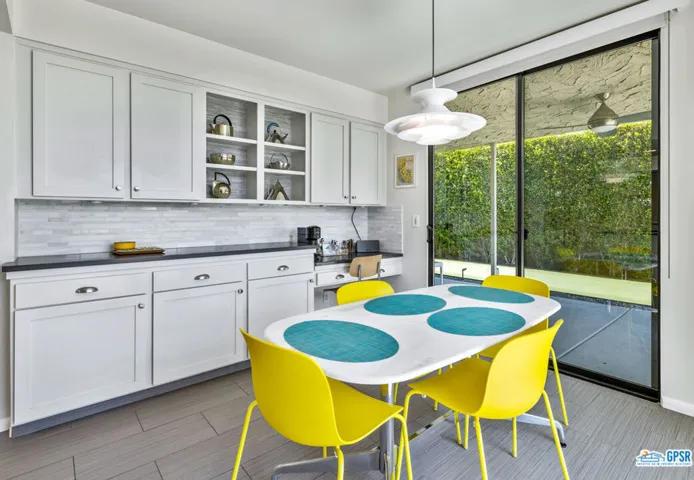 1594 E Sierra Way, Palm Springs, California 92264