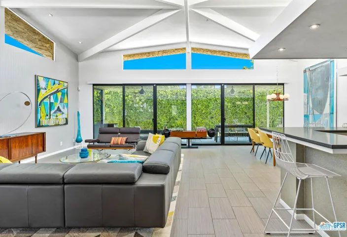 1594 E Sierra Way, Palm Springs, California 92264