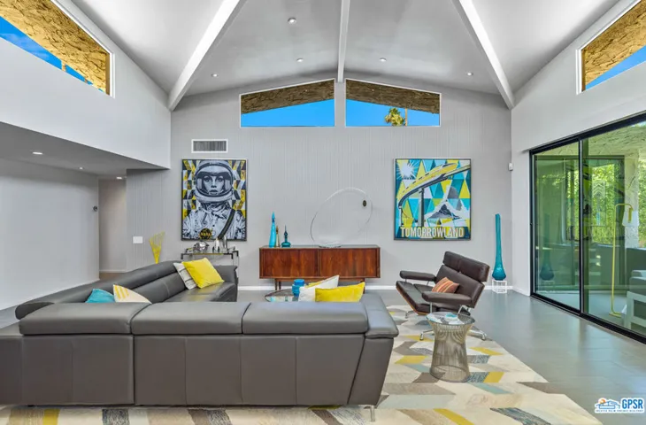 1594 E Sierra Way, Palm Springs, California 92264
