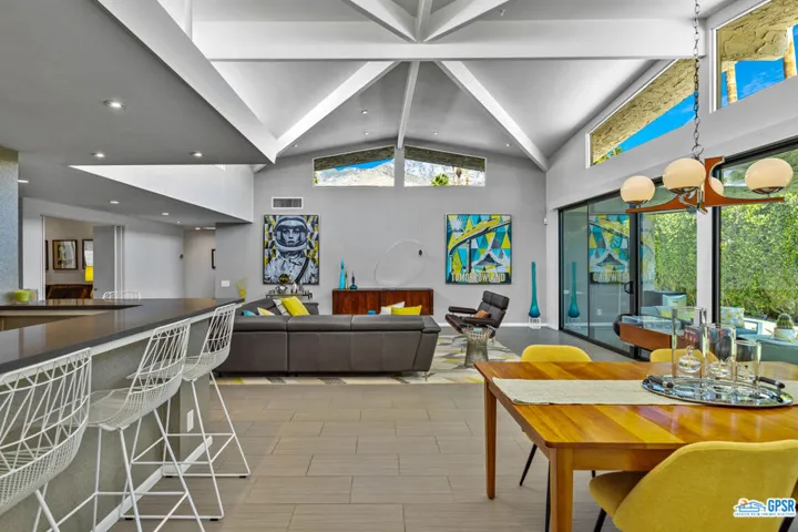 1594 E Sierra Way, Palm Springs, California 92264