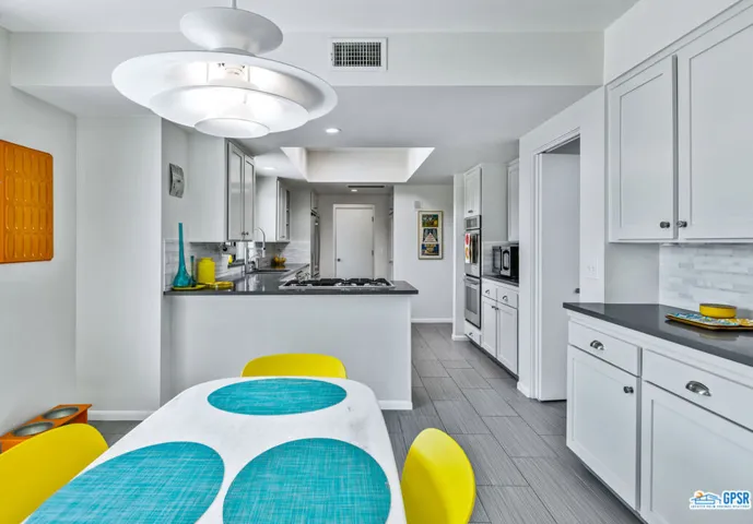 1594 E Sierra Way, Palm Springs, California 92264