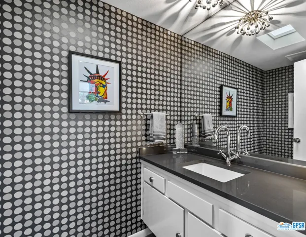 1594 E Sierra Way, Palm Springs, California 92264