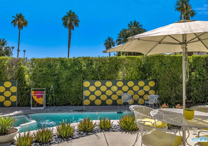 1594 E Sierra Way, Palm Springs, California 92264
