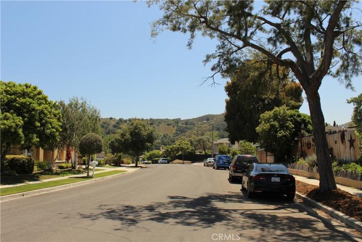 490 Delwood Court, Newbury Park, California 91320