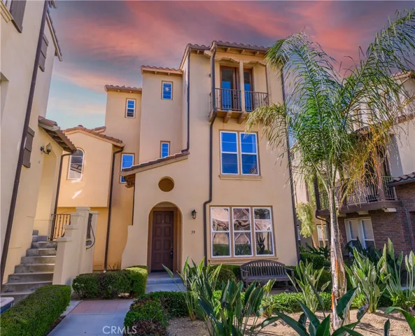 Detached condo