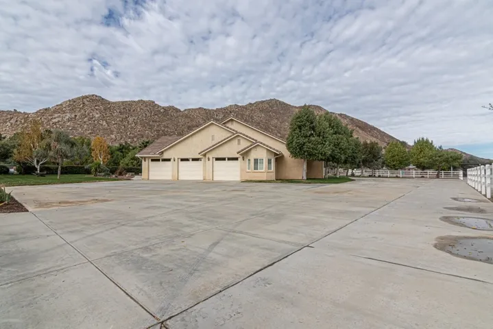 24155 Maze Stone Court, Hemet, California 92545