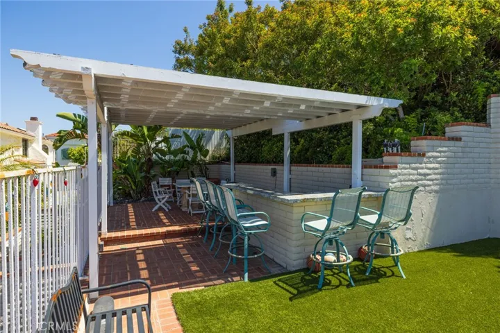 10 Narbonne, Newport Beach, California 92660
