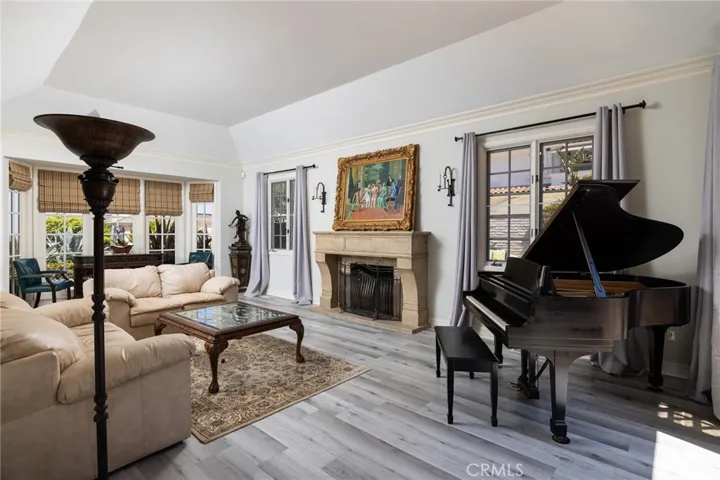 10 Narbonne, Newport Beach, California 92660
