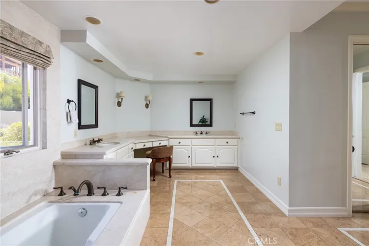 10 Narbonne, Newport Beach, California 92660