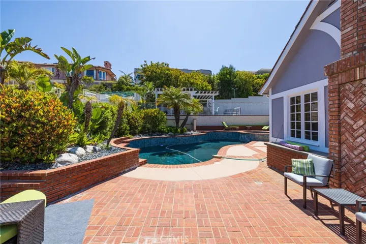 10 Narbonne, Newport Beach, California 92660
