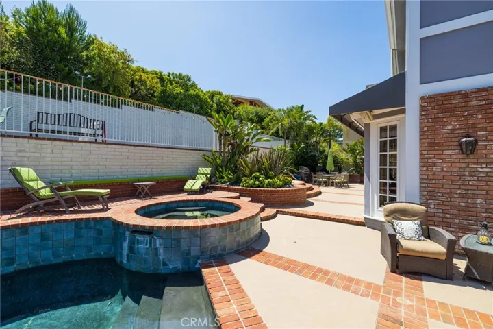 10 Narbonne, Newport Beach, California 92660