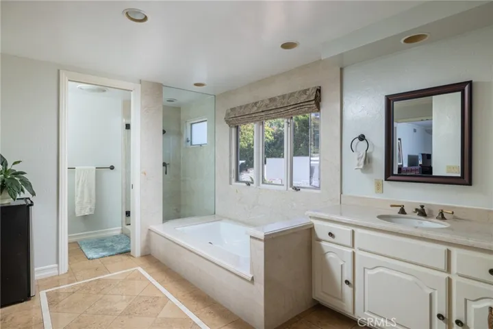 10 Narbonne, Newport Beach, California 92660