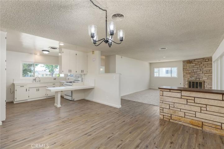 Kitchen/Dining area