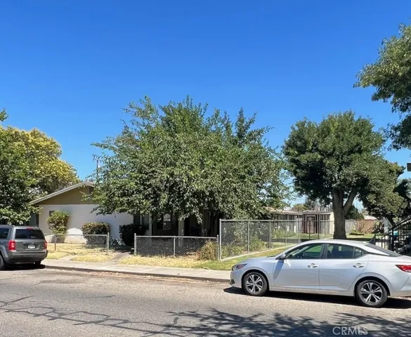 3421 E Mckinley Avenue, Fresno, California 93703