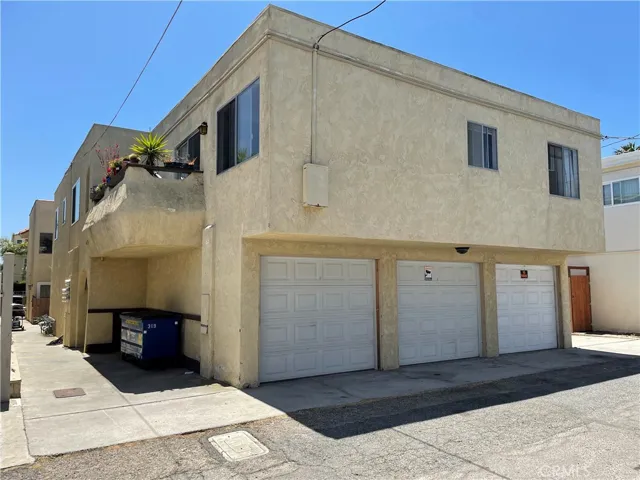 319 15th Street, Huntington Beach, California 92648