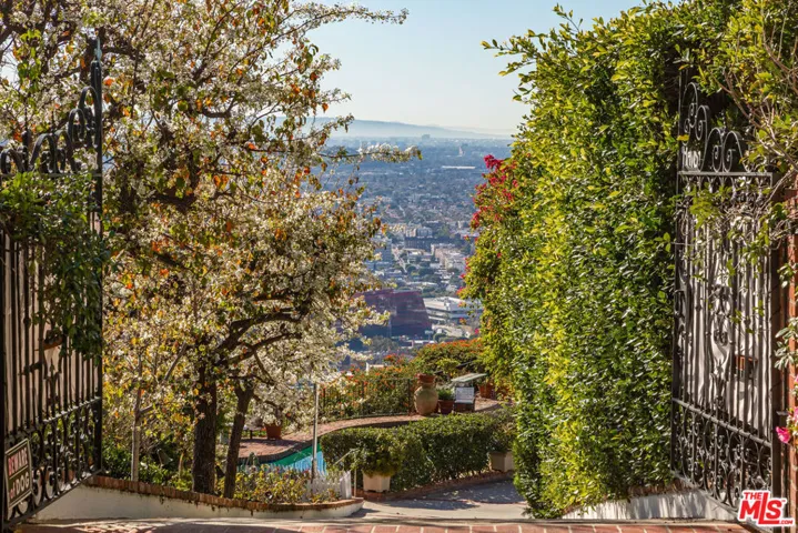 8900 Evanview Drive, Los Angeles, California 90069
