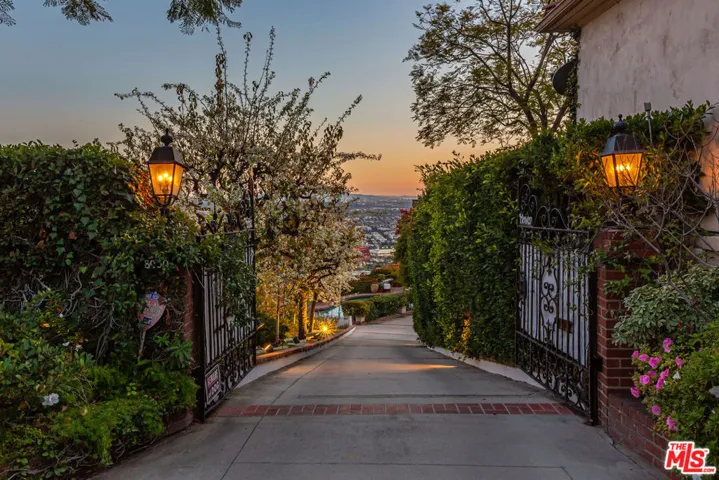 8900 Evanview Drive, Los Angeles, California 90069