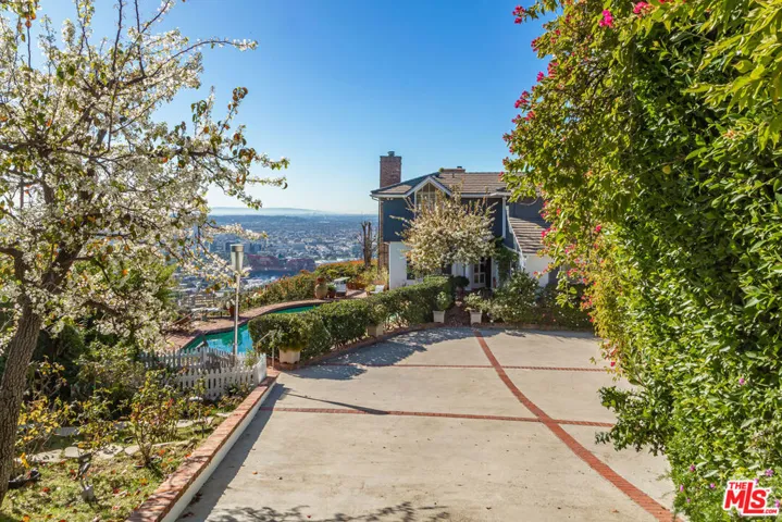 8900 Evanview Drive, Los Angeles, California 90069
