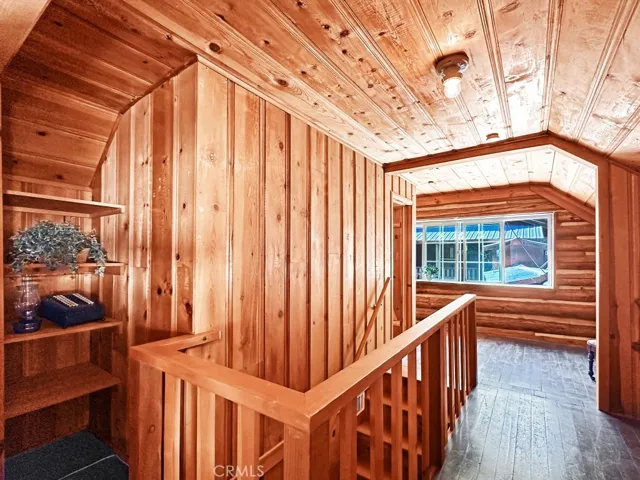 Log Cabin upstairs hallway to bedrooms.