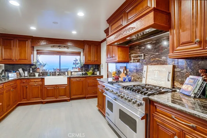 3158 Crownview Drive, Rancho Palos Verdes, California 90275