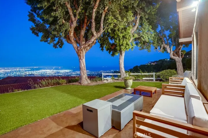 3158 Crownview Drive, Rancho Palos Verdes, California 90275