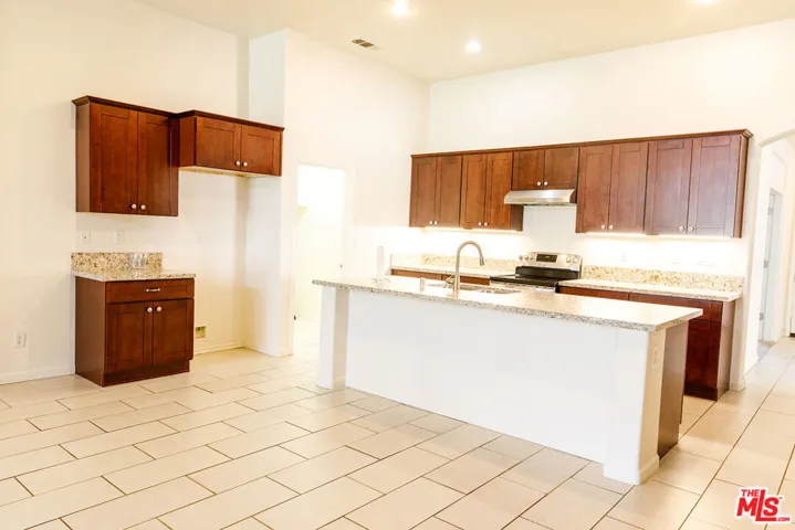 1852 Sunshine, Palmdale, California 93551