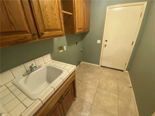 Laundry room with sink