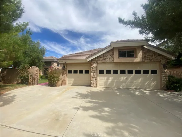 Front-workshop & 3 car garage