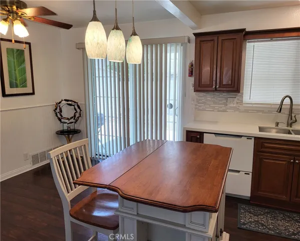561 Whitney Drive, Hemet, California 92543