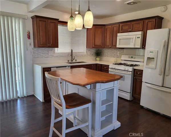 561 Whitney Drive, Hemet, California 92543