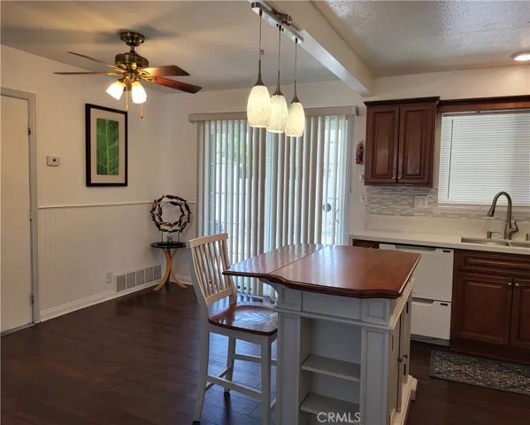 561 Whitney Drive, Hemet, California 92543
