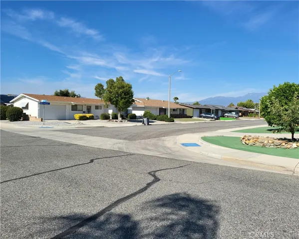 561 Whitney Drive, Hemet, California 92543