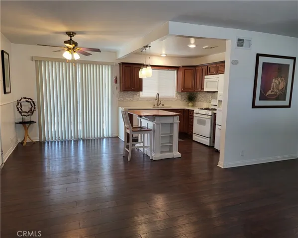 561 Whitney Drive, Hemet, California 92543