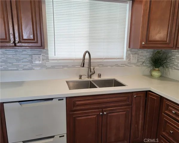 561 Whitney Drive, Hemet, California 92543