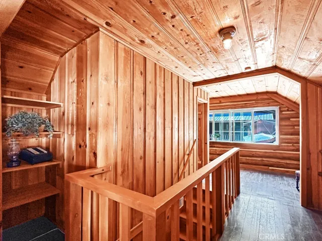 Log Cabin upstairs hallway to bedrooms.