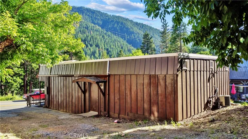 Commercial/Residential building east side. Gorgeous mountain views.
