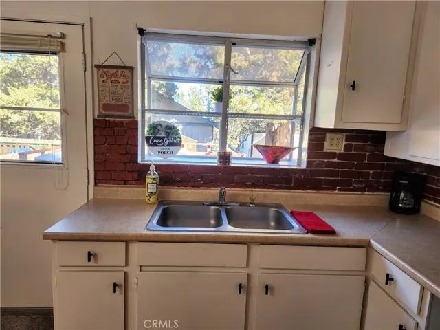 593 Wabash Lane, Sugarloaf, California 92386