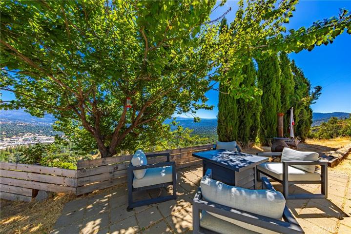 39396 Highway 41, Oakhurst, California 93644