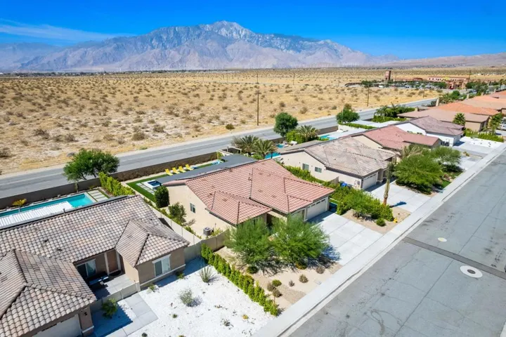 8-web-or-mls-GMRollingHills_2023_008