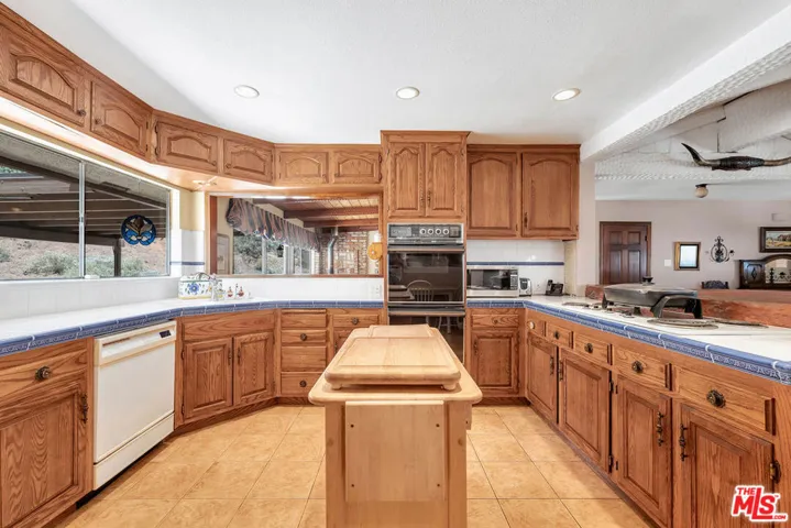 9235 Escondido Canyon Road, Agua Dulce, California 91390