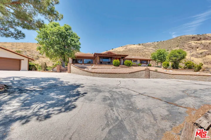 9235 Escondido Canyon Road, Agua Dulce, California 91390