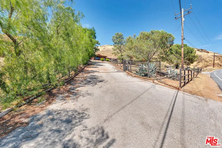 9235 Escondido Canyon Road, Agua Dulce, California 91390
