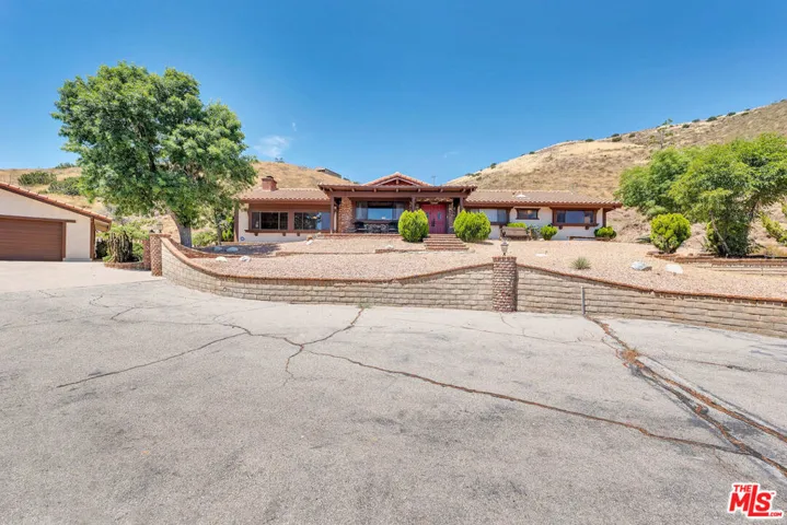 9235 Escondido Canyon Road, Agua Dulce, California 91390