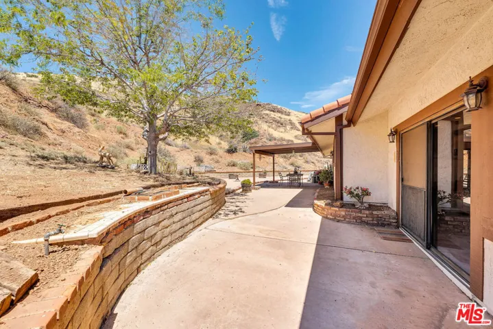 9235 Escondido Canyon Road, Agua Dulce, California 91390