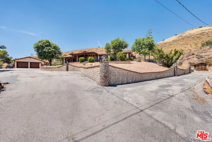 9235 Escondido Canyon Road, Agua Dulce, California 91390